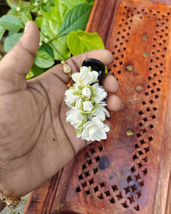 Malli (buds) Banana clip