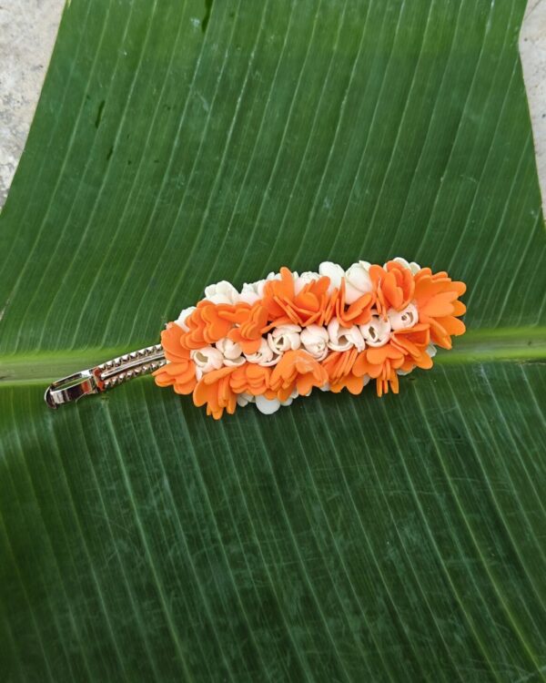 Semi Bloomed Jasmine with Kanakamaram Center Clip