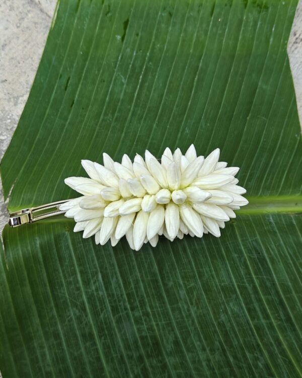 Mullai buds center clip