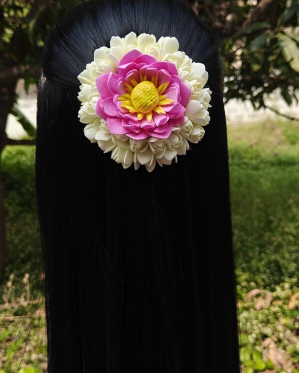 Bloomed mottu malli Lotus Center Clip