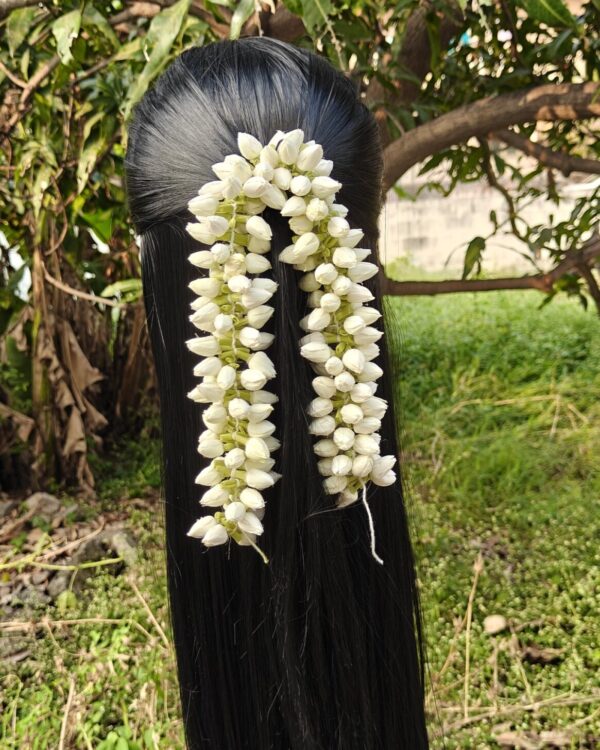 Realistic foam Jasmine Mottu Malli