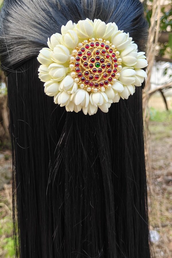 Jasmine Kemp Center Clip