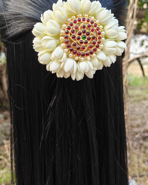 Jasmine Kemp Center Clip