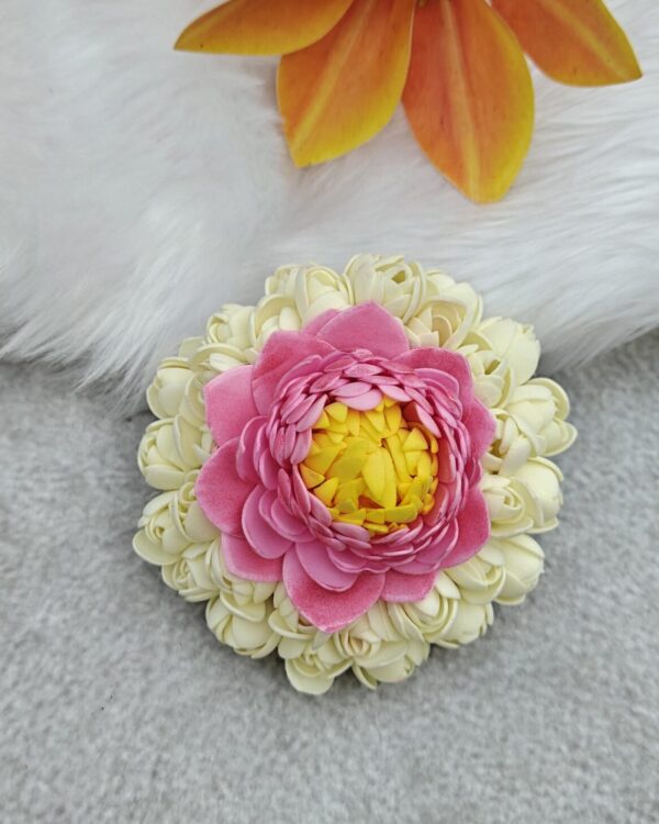 Bloomed mottu Malli Lotus Center Clip