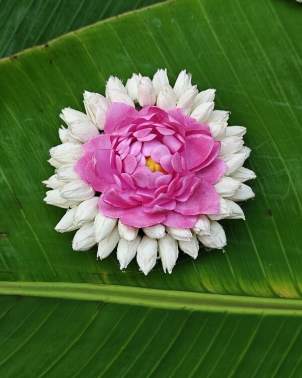 Mottu Malli Lotus Center Clip