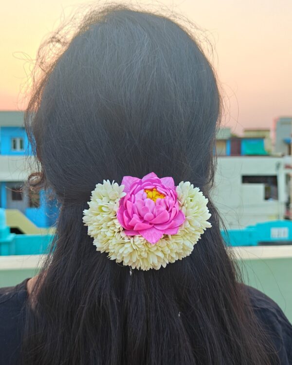 Mullai+Lotus Center Clip