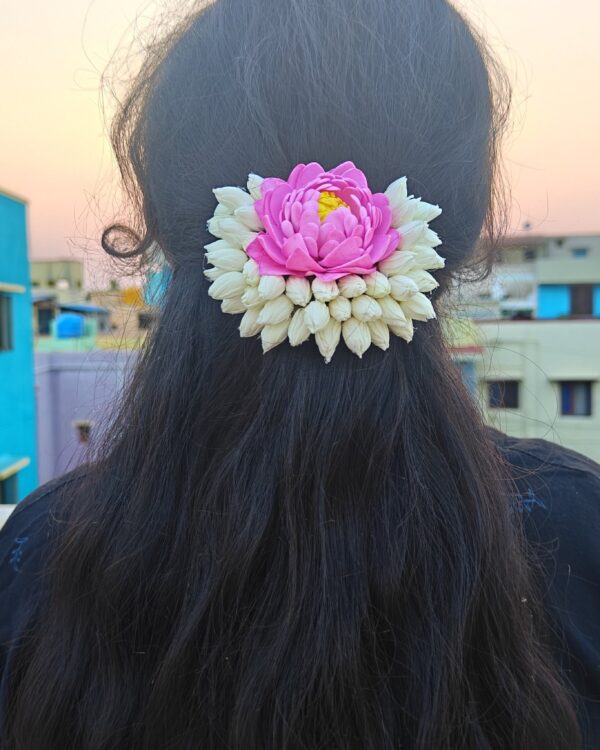 Mottu Malli & Lotus Center Clip