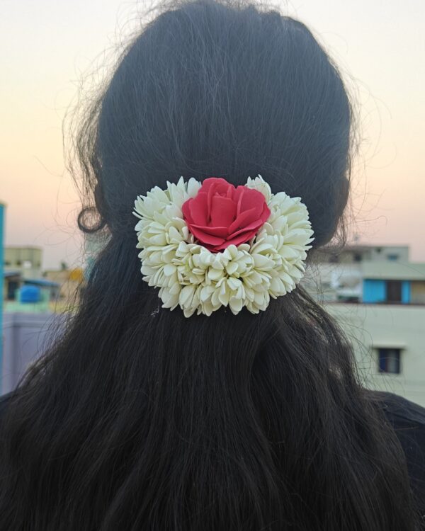 Blommed Malli Rose Center Clip