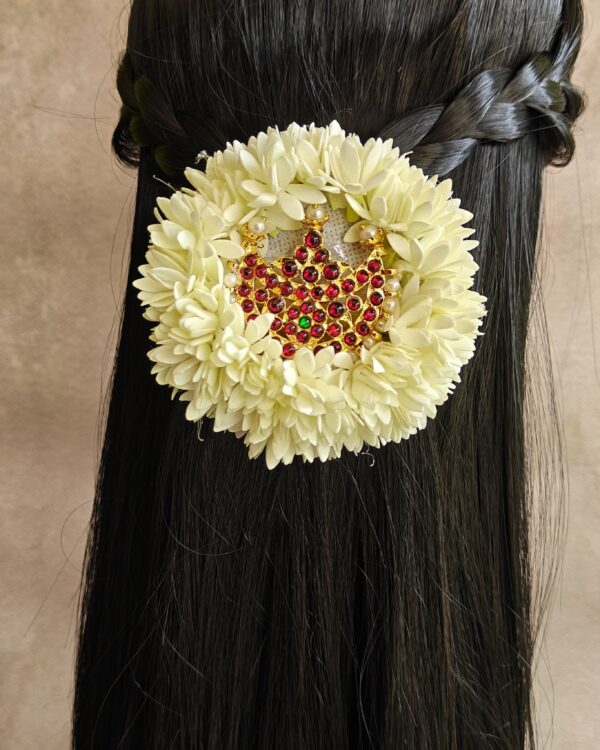 Mullai Poo Moon Kemp Center Clip