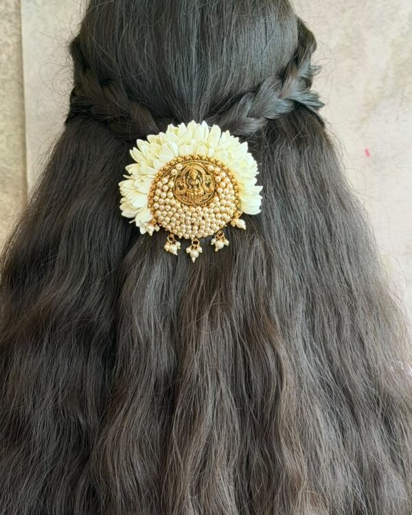 Malli Lakshmi white pearls Bilai Center Clip