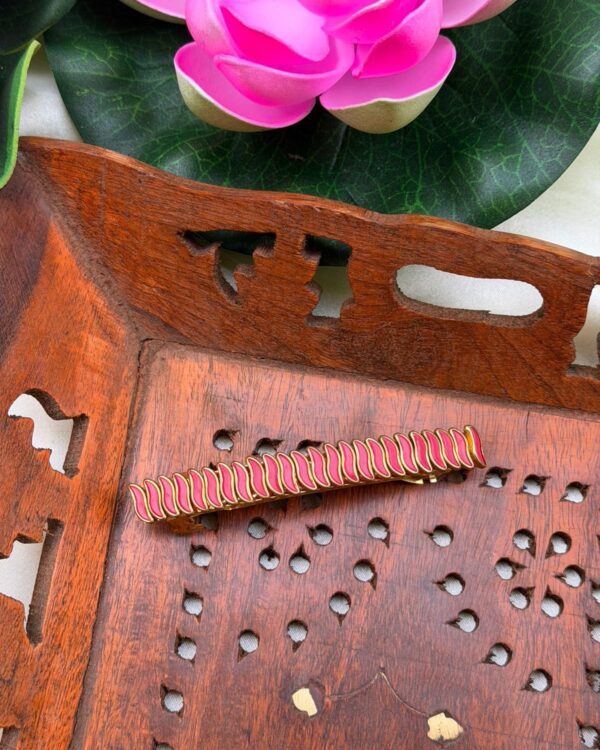 Peach Kundan Center Clip