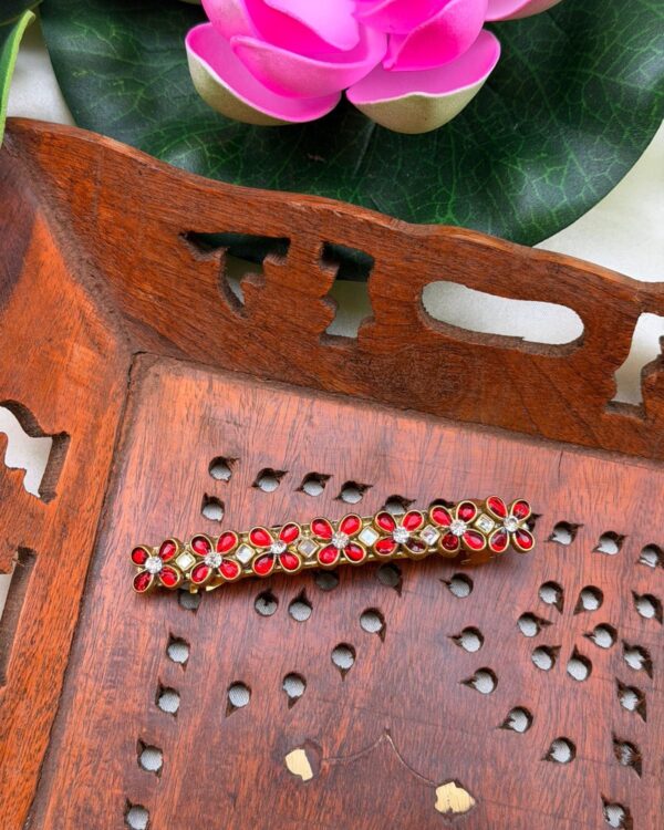Red Kundan Center Clip