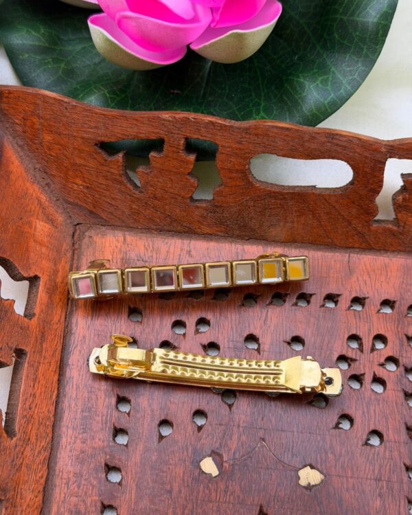 white stone Kundan Center Clip