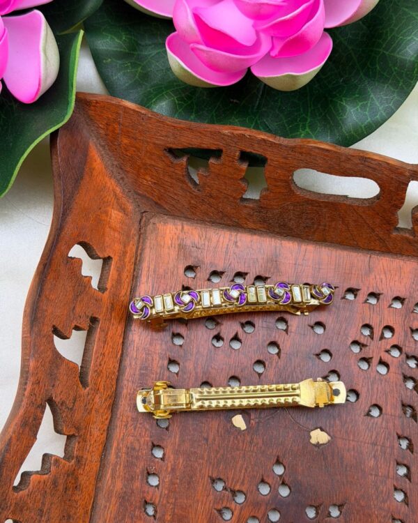 white& Purple Kundan Center Clip