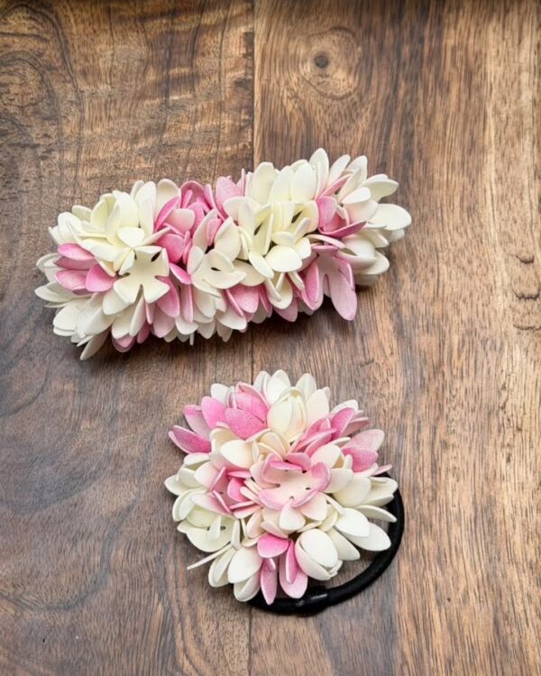 Bloomed Jathi Combo
Center Clip - Hair Tie